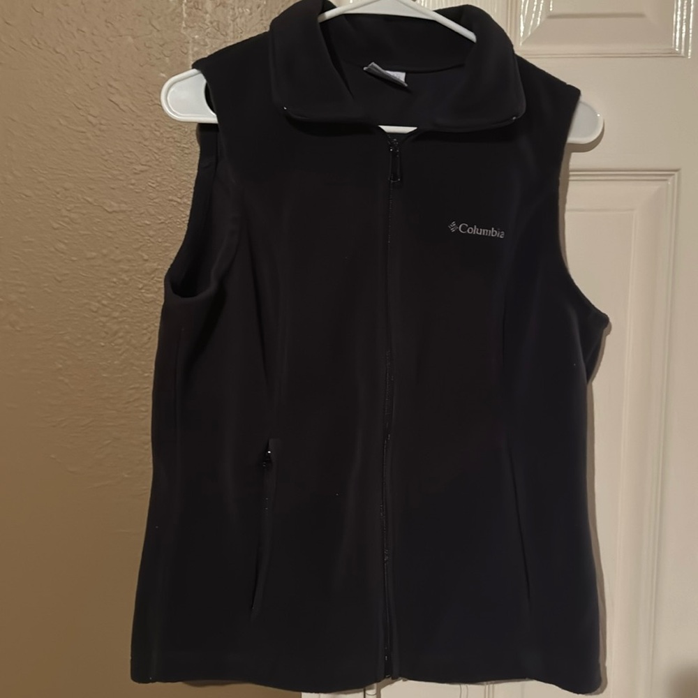Size Medium, Columbia fleece vest. Black color. Gently used. Good condition.